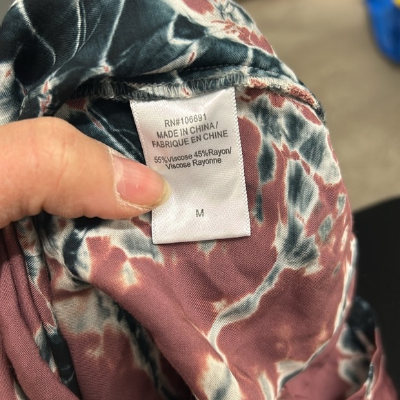 Young fabulous & broke Tie-Dye Sleeveless Top with buttons - Picture 5 of 5